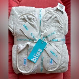 NWT Bliss Spa Loungewear 2-Piece Set 42” Robe W Slippers Womens Sz Small/Medium